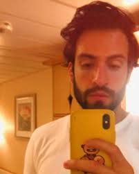 Ya que está de moda... paro si tenía pantalon de baño... creo