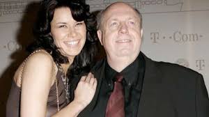 Als früherer geschäftsführer von bayer leverkusen ist er eine legende und längst auch außerhalb des fußballs bekannt für seine frechen sprüche. Ehefrau Sylvia Versteckt Sussigkeiten Vor Reiner Calmund Fussball