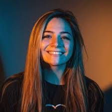 Melissa Nusbaum's Instagram, Twitter & Facebook