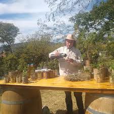 LUNES 27, 15 hs EN CARLOS PAZ Encuentro con Daniel Canessa y familia, más  de 23 años cultivando ( peperina serrana) Hierbas Medicinales y Plantas  Autóctonas a cielo abierto ( sin vivero),