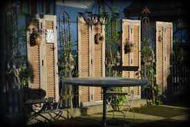Pin Von Bestpiners Auf Garten Farm Alte Fensterladen Sichtschutz Garten Und Gartengestaltung