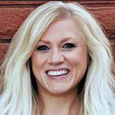 Shelley Stringer's Instagram, Twitter & Facebook