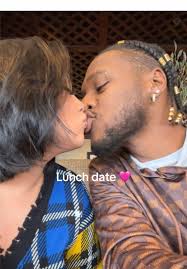 🩷🩷🩷 #fyp #lunchdate #handshake #kisses #couple @JuanO_DalanO