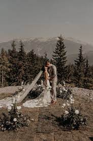 This Intimate Whistler Mountain Wedding Took A Turn For The Adventurous With A Post Ceremony Helicopter Ride Junebug Weddings Mountain Wedding Outdoor Wedding Wedding Ceremony