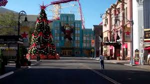 Universal studios hollywood focuses their christmas time festivities in two main themes: Universal Studios Orlando Christmas Decorations 2011 Hd Youtube