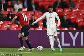 David beckham jadon sancho the last two englishmen to register 10+ assists for three consecutive seasons in europe's top five leagues. Manchester United Agree 73m Deal To Sign Borussia Dortmund And England Winger Jadon Sancho Daily Mail Online