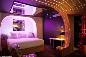Step Inside The Super Luxury James Bond Suite Complete With Mirrored Ceiling Turkish Bath And Golden Gun Lamp Daily Mail Online Find the perfect room to rent in london without the hassle. daily mail