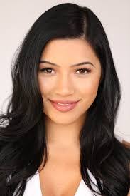 Julia Kelly's Instagram, Twitter & Facebook