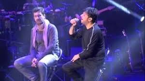 Jetzt alessandro ganz einfach bei douglas bestellen und 2 gratisproben sichern! Alessandro Siani E Gigi Finizio Duettano Sul Palco Dell Arena Flegrea Per Buona Luna Videoinformazioni