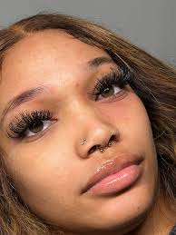 I need helppp. Im finally getting the hang of lashing but I feel like my  sets are coming out weird. Idk what it is exactly .. the fans look thin or  sparse.