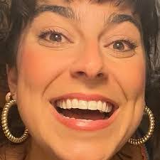 Amanda Straight's Instagram, Twitter & Facebook