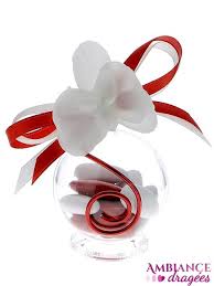Pour les gourmands les dragées sont. Boule Dragees Rouge Orchidee Blanche Vente Contenant Transparent Dragees Mariage Ambiancedragees