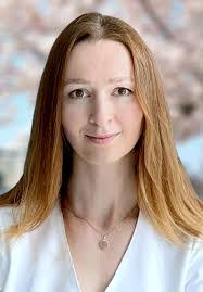 Robyn Crowley's Instagram, Twitter & Facebook