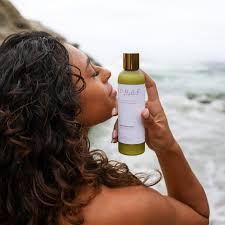 Meet Nia Surles of VONAÉ