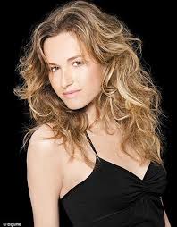 We did not find results for: Coupe Degradee Cheveux Frises Coupe Degradee Les Coiffures De Stars Les Plus Reussies Elle