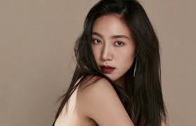 Actress Choi Hee Seo reveals she's getting married this fall