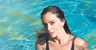 İlkokulu özel efdal ana ve i̇lkokulunda tamamlayan öykü gürman, ortaokulu i̇stek vakfı. Sen Anlat Karadeniz In Asiye Si Oyku Gurman Dan Renkli Poz Takvim