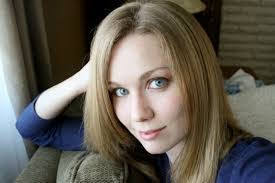 Carolyn Bechard's Instagram, Twitter & Facebook