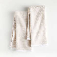 The kitchen towels can absorb all the water that can be present after washing the dishes without there are many models of kitchen towels available on the market and it could be difficult to buy. Kitchen Linens Dish Towels Towel Sets More Crate And Barrel
