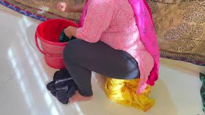 الجزء التاني صاحب البيت استغل سكس مصري ان كل اللي في البيت خرجوا و دخل  الحمام