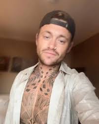 Sean Mead's Instagram, Twitter & Facebook