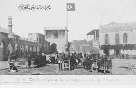 صورة توثيقية مهمة لمنطقة الباب المعظم المدخل الشمالي لمدينة بغداد تعود الى فترة الخكم العثماني ويظهر علم الدولة العثمانية فوق baghdad iraq city