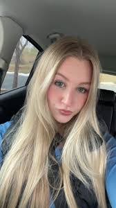 Larissa Lynn's Instagram, Twitter & Facebook