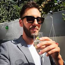 wedding #meninsuits #cheers #sunnyday #loveislove #gay #gayboy #gayman  #gaydude #gaycute #gaybrussels #gaybelgium #gaybearded #gaylife #gayfollow  #gayselfie #gaywedding #garçon