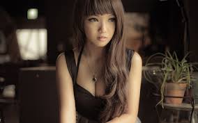 Asian hair streak refers to a trend in western cinema and television to show asian characters, particularly in action roles, with a dyed section of color in their hair. Wallpaper Black Hair Asian Girl In The Room 2560x1600 Hd Picture Image