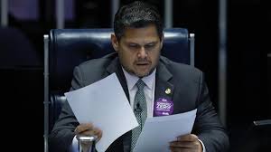 Alcolumbre diz que Senado debaterá fim da 6x1 'sem pressa'