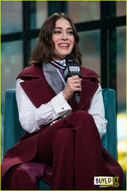 The film stars lindsay lohan, rachel mcadams, tim meadows, ana gasteyer, amy poehler and fey. Lizzy Caplan Says Janis Ian Was The Villain In Mean Girls Photo 4375331 Lizzy Caplan Mean Girls Pictures Just Jared
