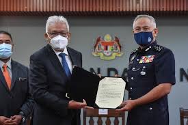 Berikut adalah susunan menteri kabinet malaysia iaitu anggota jemaah menteri dan timbalan menteri persekutuan terkini bagi tahun 2020. Menteri Dalam Negeri Malaysia Campur Tangan Dalam Urusan Polis Kata Ketua Polis Negara Beritabenar