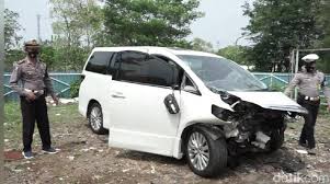 Menurut mumtaz, hingga saat ini belum ada anggota dewan dari fraksi pan yang tertarik bergabung dengan partai baru amien rais. Kecelakaan Di Cipali Begini Kondisi Alphard Yang Ditumpangi Hanafi Rais