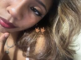 Me Tiene Tirandole Besos