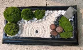 Although You Can Buy Desktop Zen Gardens In High End Gadget Stores Like Brookstone And A Sharper Image I Zen Garden Diy Miniature Zen Garden Zen Garden Design