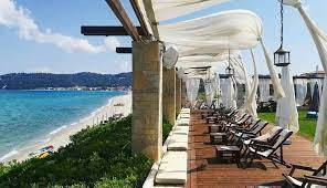Located on the beautiful chalkidiki peninsula, with sandy beaches, crystal blue waters, the natural environment of green pine forests, facing the famous olympus mountain. Zattero Seaside Bar Beach Bar Foyrka Xalkidikhs