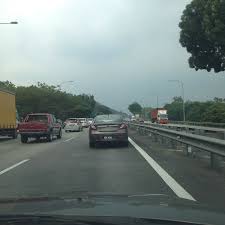 The total straight line distance between johor and kuala lumpur is 294 km (kilometers) and 900 meters. Photos At Plus Highway Kuala Lumpur Johor Bahru