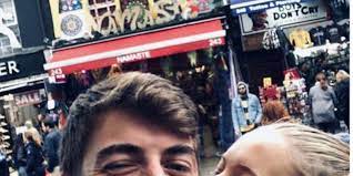 Amandine petit est la 91e miss france, succédant à clémence botino. Amandine Petit Miss France 2021 Son Fiance Julien G Hyper Protege Sa Methode