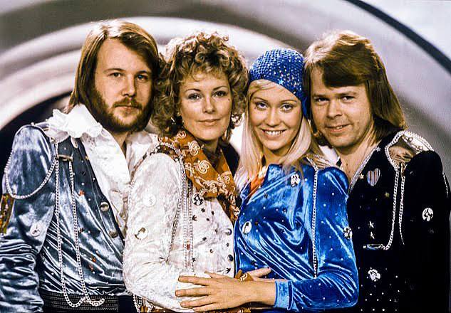 Ca sĩ Björn Ulvaeus nhóm ABBA chia tay vợ thứ hai ở tuổi 76