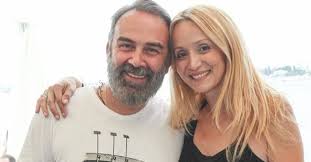 Εδώ έχω χαθεί με τους κολλητούς μου. Grhgorhs Gkoyntaras H Sygkinhtikh Dhmosia E3omologhsh Sth Syzygo Toy Fthis Gr