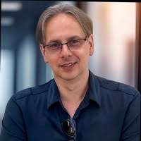 100+ perfiles de «Halmagean»