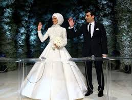 Kaan yıldırım'la ani bir biçimde boşanan eyüboğlu aşk hayatıyla ilgili ne dedi? Sinem Kobal Ezgi Eyuboglu Ve Sumeyye Erdogan In Dugun Stili Moda Haberleri