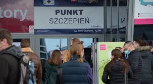 Jak podaje tygodnik wprost, powołując w polsce zaszczepionych jest blisko 18 mln osób, z tej liczby niecałe 6 mln jest po drugiej dawce. Tv6fuaspyusnqm