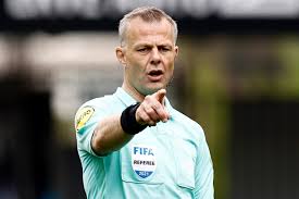 Trọng tài bjorn kuipers được giao nhiệm vụ bắt trận chung kết euro 2020 giữa anh và italy. Bjorn Kuipers Is Scheidsrechter En Miljonair Dit Is Zijn Levensverhaal