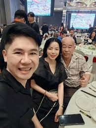 吃饱晚餐，今晚半夜我们和大家庭出发溜溜了。