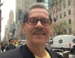 Jazz Hamilton planta bandera