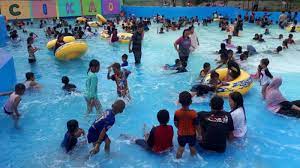 Jadwal travel paling pagi yaitu jam 7 pagi dan paling akhir keberangkatan jam 21.00 malam. Tempat Wisata Di Purwakarta Ini Menyajikan Kolam Ombak Lengkap Dengan Pasirnya Layaknya Di Pantai Tribun Jabar