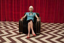 On sunday night, laura dern popped up on twin peaks, finally revealing the character she's playing in david lynch's mysterious revival. Twin Peaks Bild Laura Dern 10 Von 203 Filmstarts De