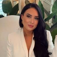 Hannah Walton's Instagram, Twitter & Facebook