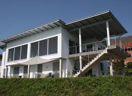 Ein Pultdachhaus Mit Einem Grosszugigen Balkon Und Grosser Terrasse Pultdach Pultdachhaus Haus Bauen Individuell Steierma Pultdachhaus Pultdach Massivhaus